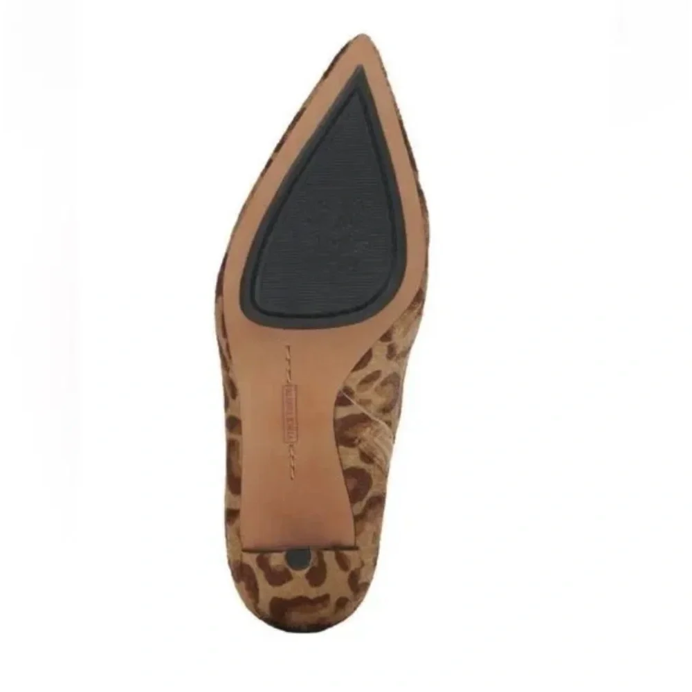 Vince Camuto Cheetah Print Pointed toe Ankle Boots size 5